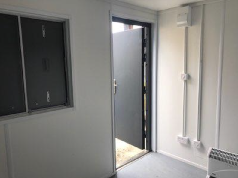 10ft Portable Office Shipping Container – Insulated Mobile Office & Workshop - Image 3