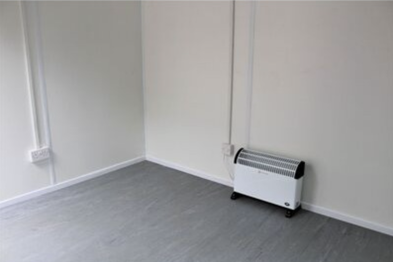 10ft Portable Office Shipping Container – Insulated Mobile Office & Workshop - Image 4
