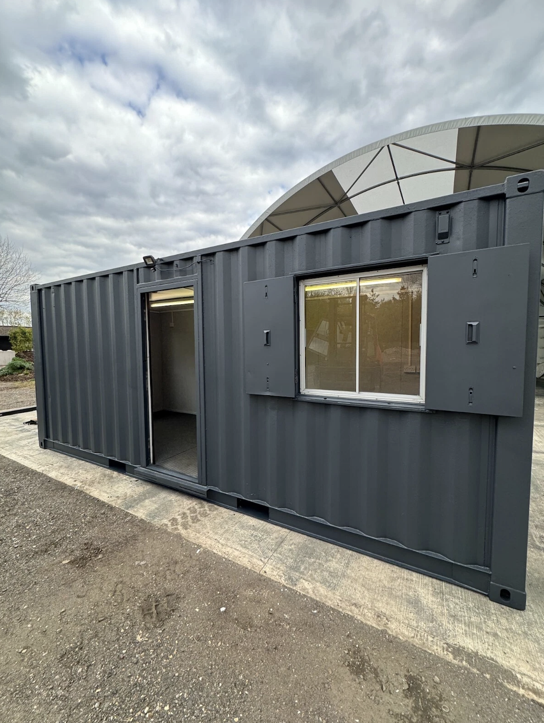 20ft x 8ft Site Office & Canteen Shipping Container – Portable Staff Welfare Unit with Changing Room
