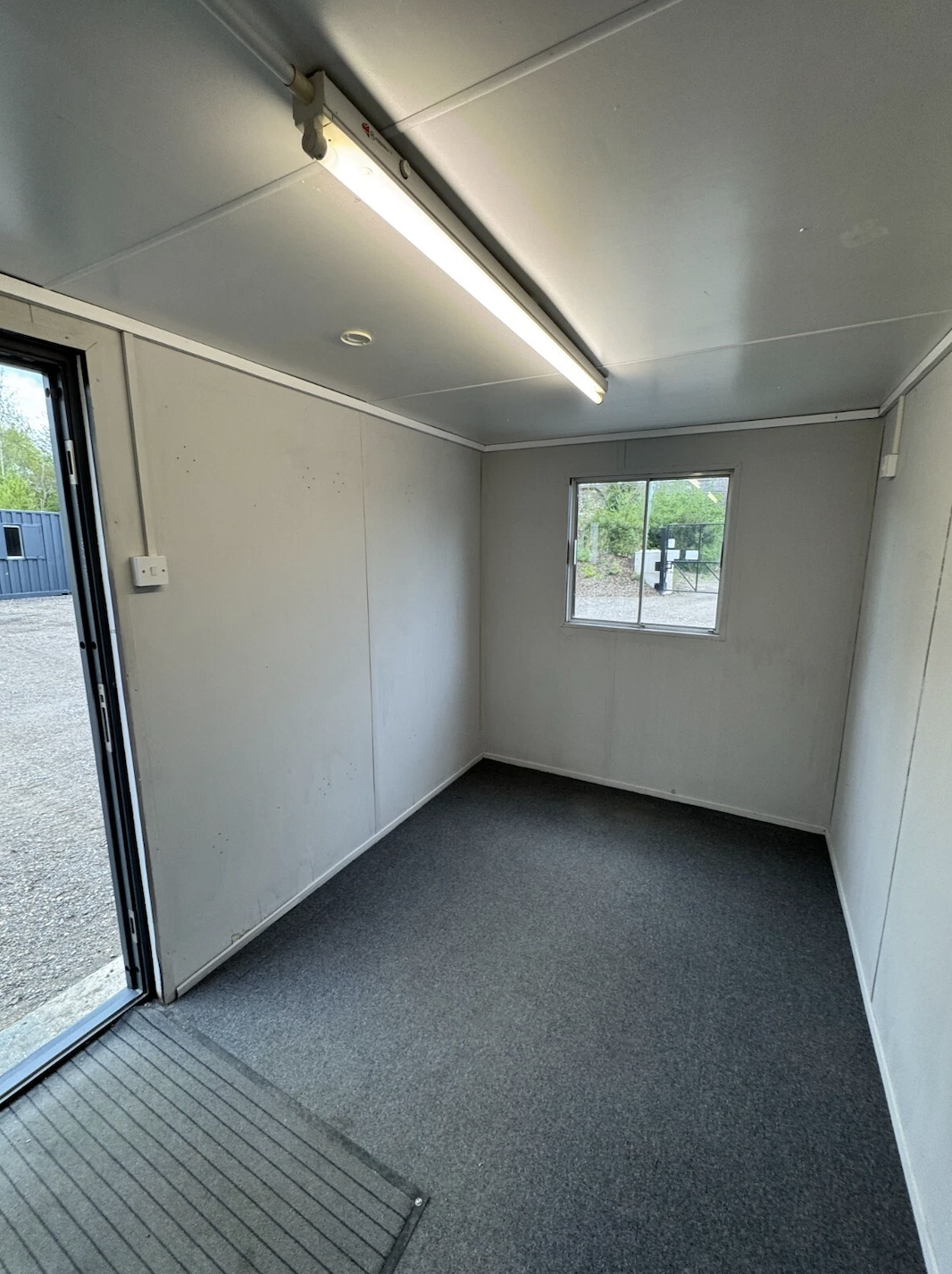 20ft x 8ft Site Office & Canteen Shipping Container – Portable Staff Welfare Unit with Changing Room - Image 5