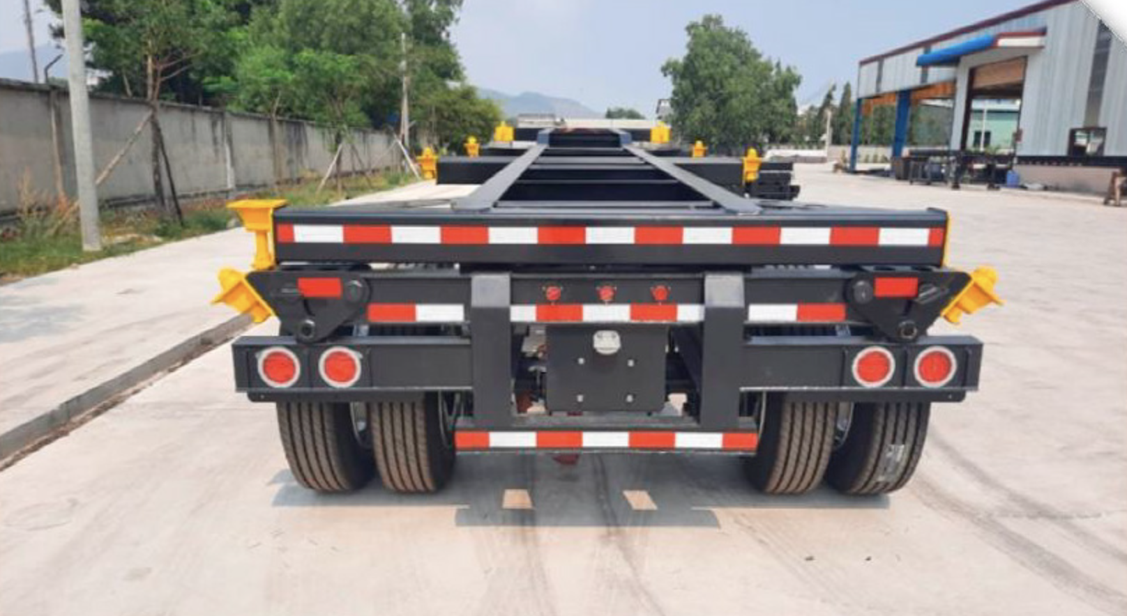 20–40ft Tridem Combo Slider Container Chassis – Adjustable Intermodal Shipping Container Trailer - Image 4