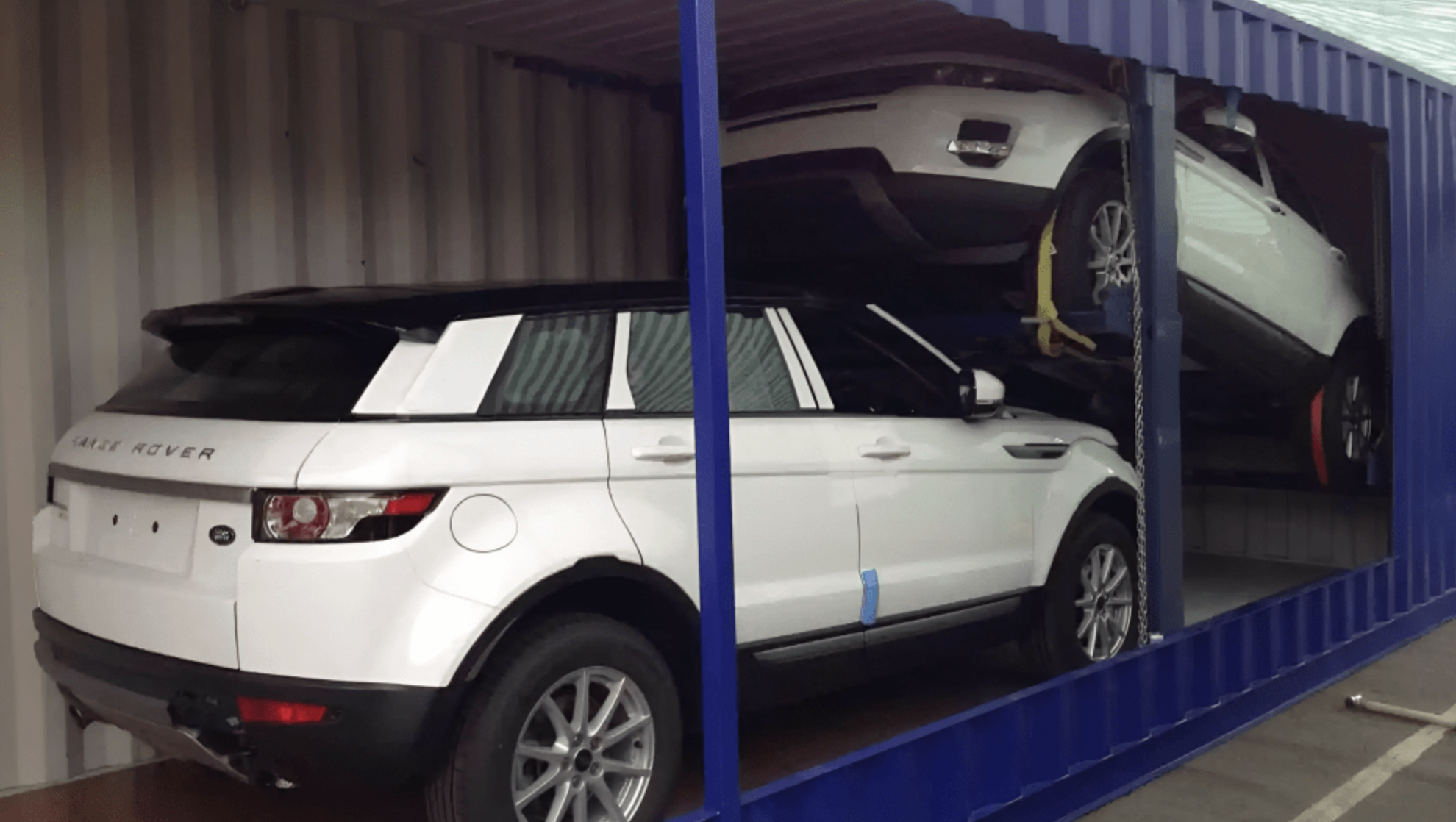 Heavy-Duty Car Rack – Modular Vehicle Storage & Transport System